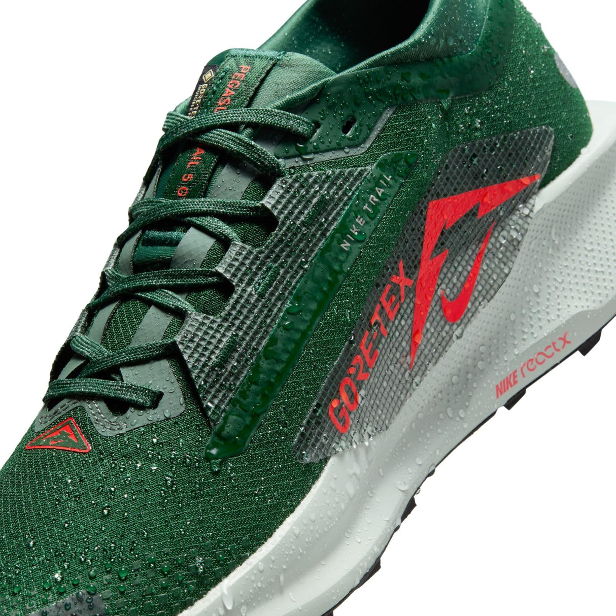 NIKE Pegasus Trail 5 Gore-Tex, Sneaker Hombre, Fir Bright Crimson Clay Green, 45.5 EU
