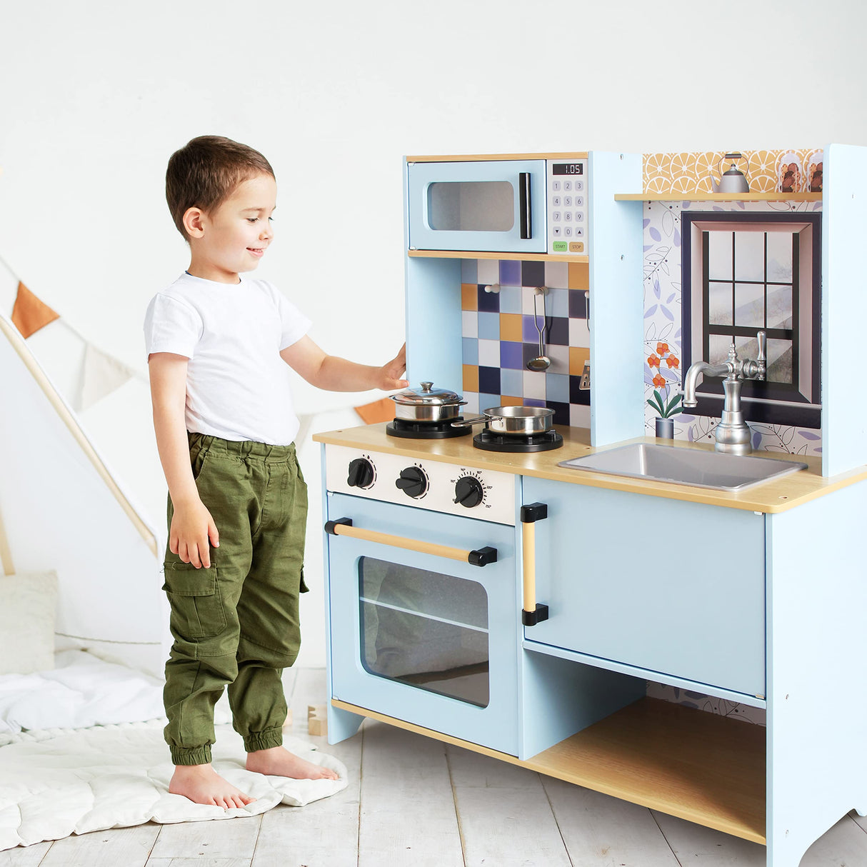 DEQUBE - Cocina de Madera 2 módulos diseño Moderno - Cocina de Juguete con Luces y Sonidos - Contiene Accesorios metálicos para el Juego - Tamaño 72X30X85 cm - Color Azul (913D00013)