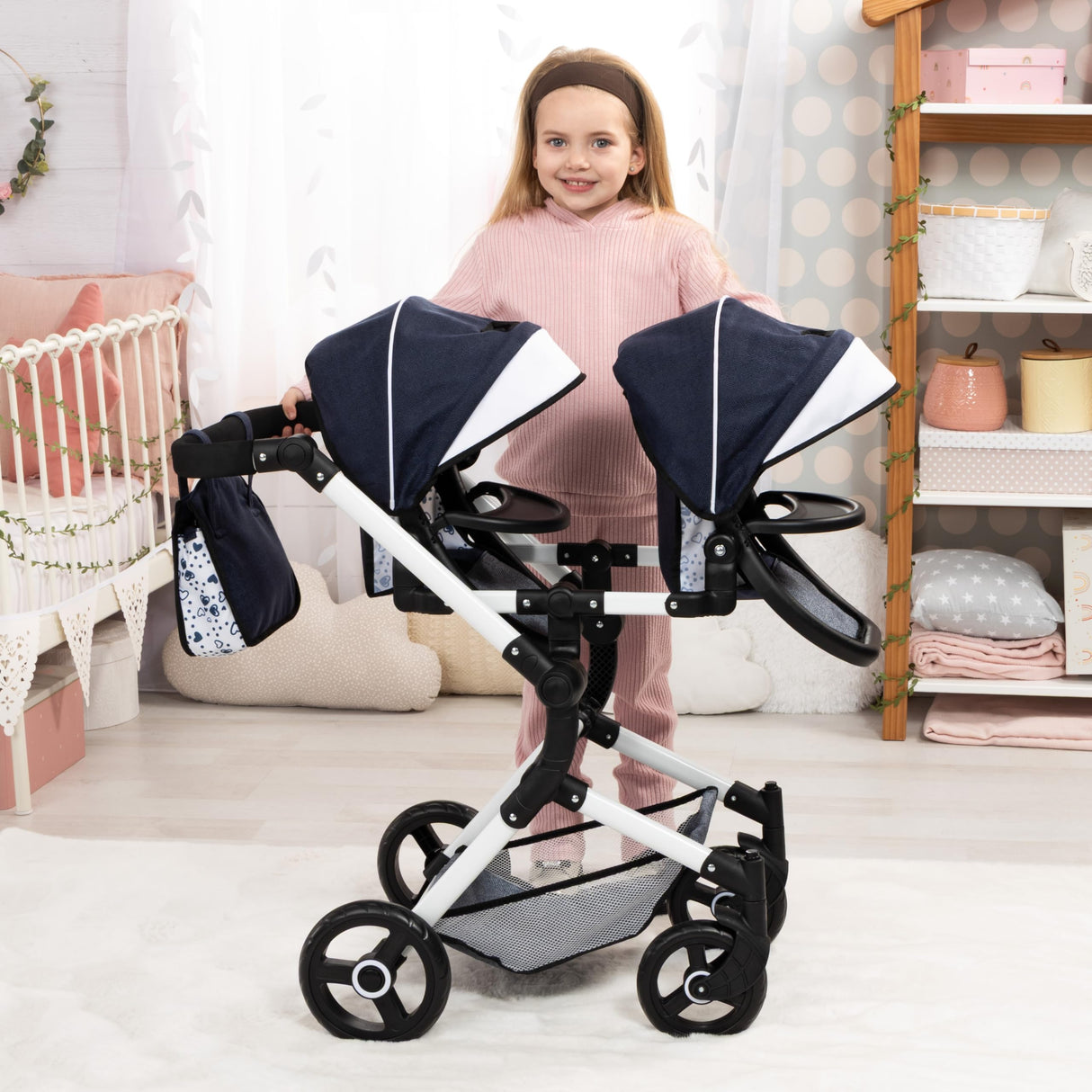 Bayer Design 26281AA Cochecito de muñeca gemelas, Carrito Paseo para muñecos, Ajustable en Altura, Plegable, con Bolsa