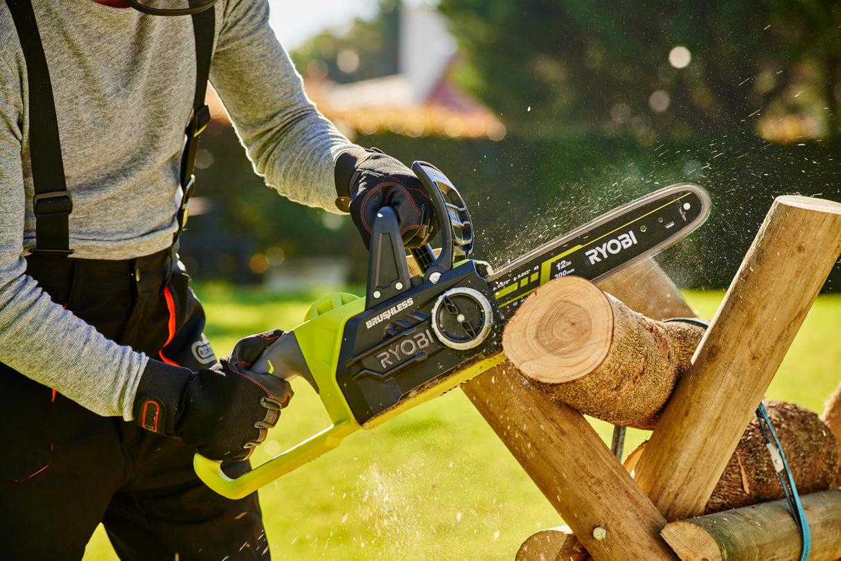 RYOBI - Motosierra Eléctrica Sin Cable a Batería 18V ONE+ Motor Brushless - Guía 30cm - Usos Regulares y Domésticos, Pequeña Poda, Producción de Leña - OCS1830