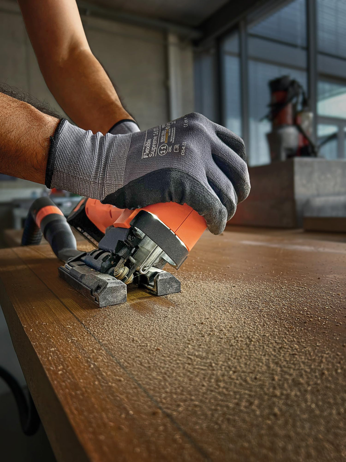 FEIN Sierra de calar a batería para metal y madera con 26 mm de carrera F-IRON Jig 26 AS. Sierra de calar potente y versátil para metal y madera para cortes precisos y curvos.Sin batería y cargador