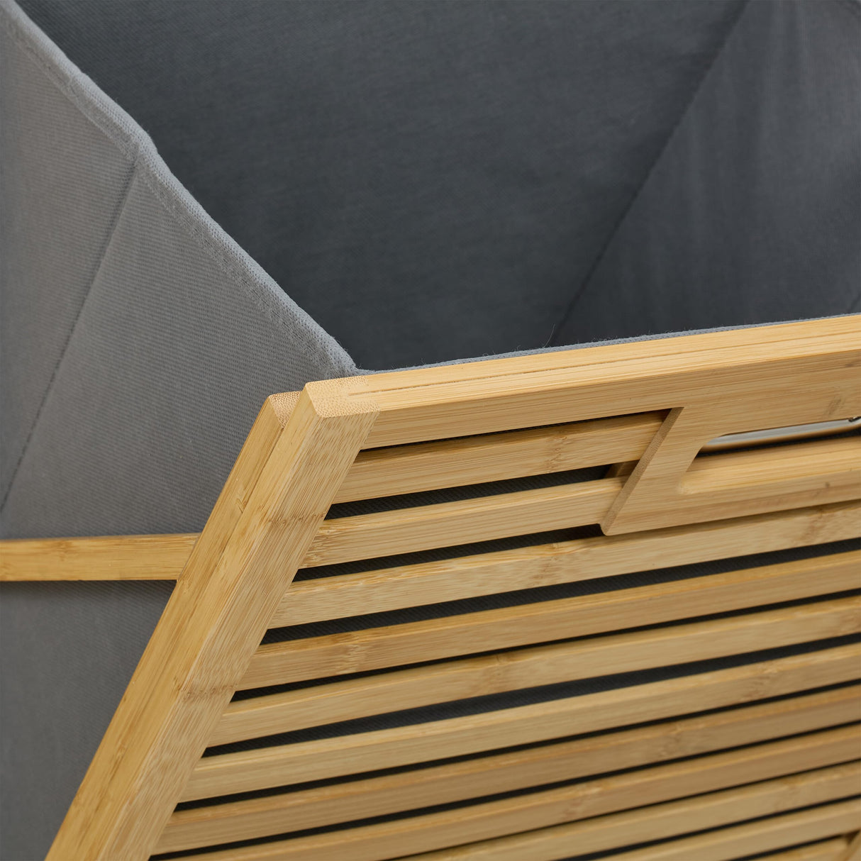 Relaxdays Estantería Baño con 2 Cestos Ropa Sucia, Basculante, 40 L, Balda y 2 Cajones, Bambú, 95x88x33 cm, Natural/Gris, Poliéster