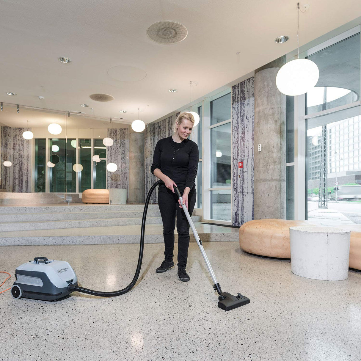 Nilfisk VP600 HEPA STD 3 EU 41600861 - Aspiradora en seco (para hoteles, oficinas y restaurantes, Potencia de grabación (W) 730/330, Incluye Filtro + Bolsa de Filtro, regulación de Velocidad de 2