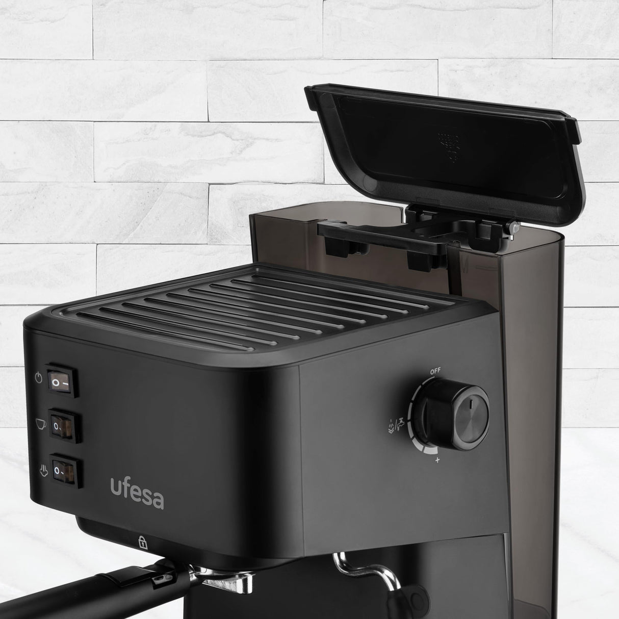 Ufesa Varese Cafetera Compacta Espresso y Capuccino, 1050W, Vaporizador Orientable, 20 Bares, 1 o 2 Cafés, Depósito 1.5L, Función Calienta Tazas