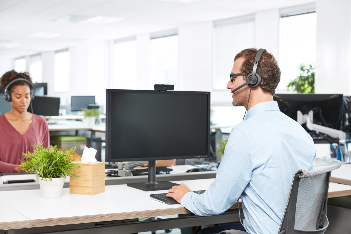 Logitech ZONE WIRED Headset Auricular profesional con micrófono cancelador de prestaciones superiores, conexión por cable con conector USB-A y USB-C, audio de alta fidelidad, Certificado UC- Grafito
