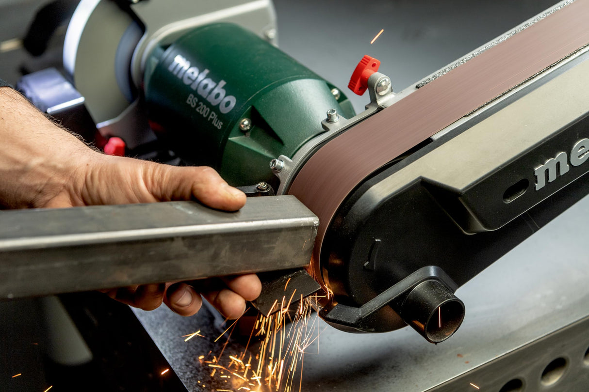 Metabo Lijadora Combinada Universal BS 200 Plus, Máquina para Lijar, Afilar y Desbarbar, Potencia 600W, para Madera y Metal, Multifuncional, Cable de 1.8m