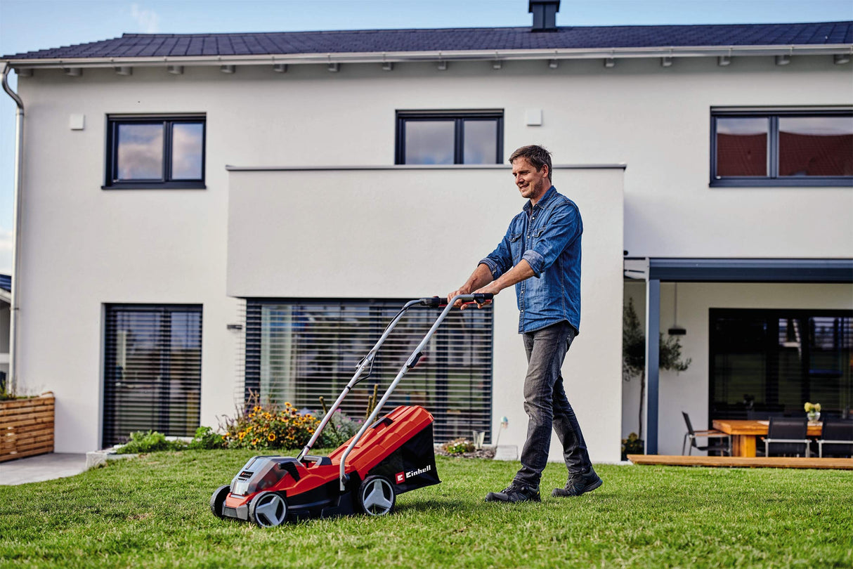 Einhell Cortacésped a batería GE-CM 36/33 Li Kit Power X-Change (36 V, 33 cm ancho de corte, hasta 250 m², 30L bolsa recolectora, 25-65 mm altura de corte, con 2x 2,5 Ah baterías + 2x cargadore)