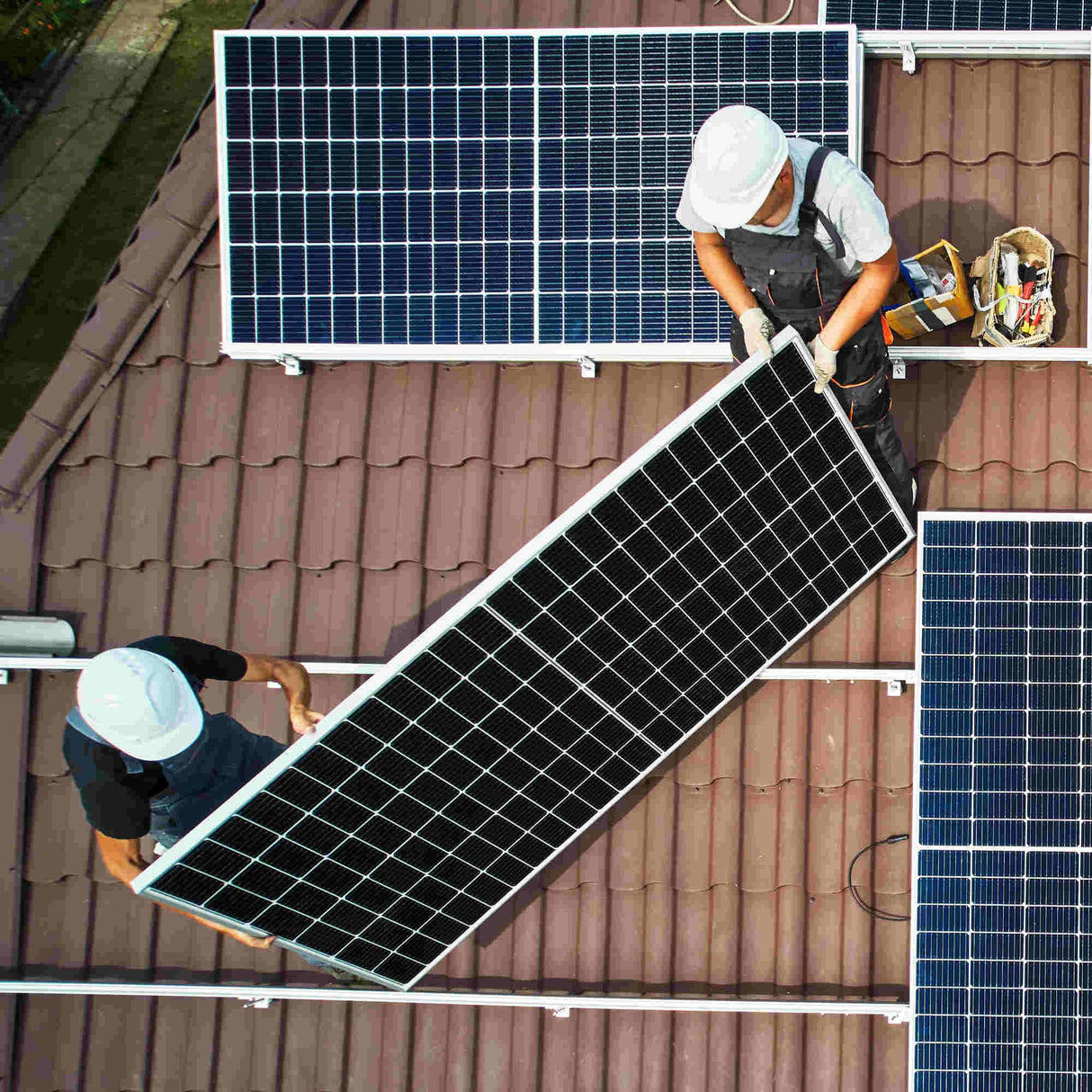 SeKi DC/AC 2 Strings 3P DC, 4P AC T2 Solar caja de conexiones Protección contra sobretensiones/protección contra rayos 32 A 1000 V; carcasa de superficie IP65 18 módulos; fotovoltaica fotovoltaica