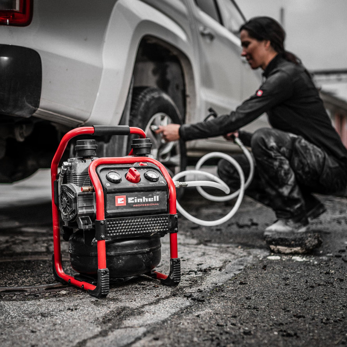Einhell Professional Compresor con batería SILENZZO 36/210 Power X-Change (36 V, máx. 8 bar, depósito de 8 l, potencia de aspiración 210 l/min, manómetro, sin aceite, silencioso, sin batería)