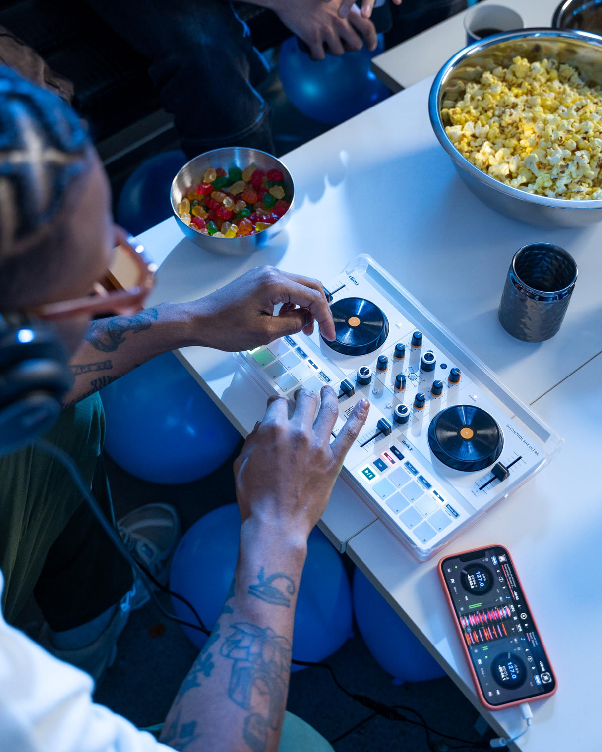 Hercules DJControl Mix Ultra: Controlador de DJ móvil para smartphones (iOS/Android)