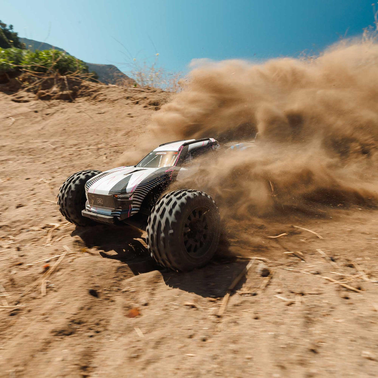 ARRMA VORTEKS Mega 550 2WD Coche teledirigido 1/10, Stadium Truck, más de 30 km/h, actualizable, Incluye Accesorios, Azul, ARA3205T1
