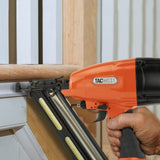 TACWISE GDA64V2 Clavadora de Acabado en Ángulo Neumática, Utiliza Clavos Inclinados con Cabeza a ‘D’ Tipo 15G / 32-64 mm