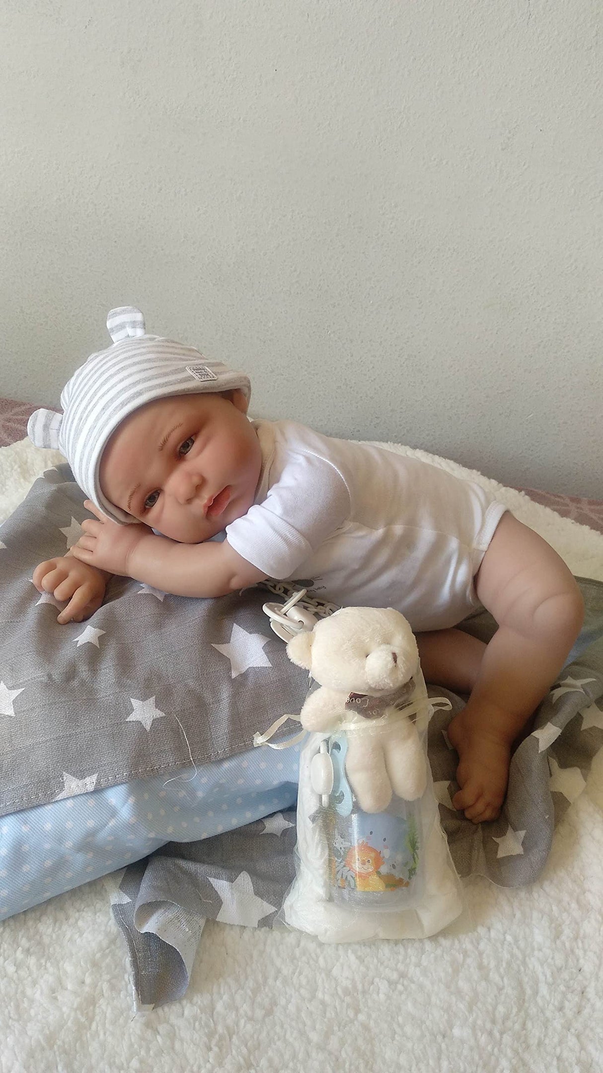 Muñeco Reborn Teo,Reborn DE Vinilo DE Silicona DE 52CM Y 2,3KG.Modelos EXCLUSIVOS,con Certificado de utenticidad,Vestido Y con COMPLEMENTOS DE UN Bebe Real.