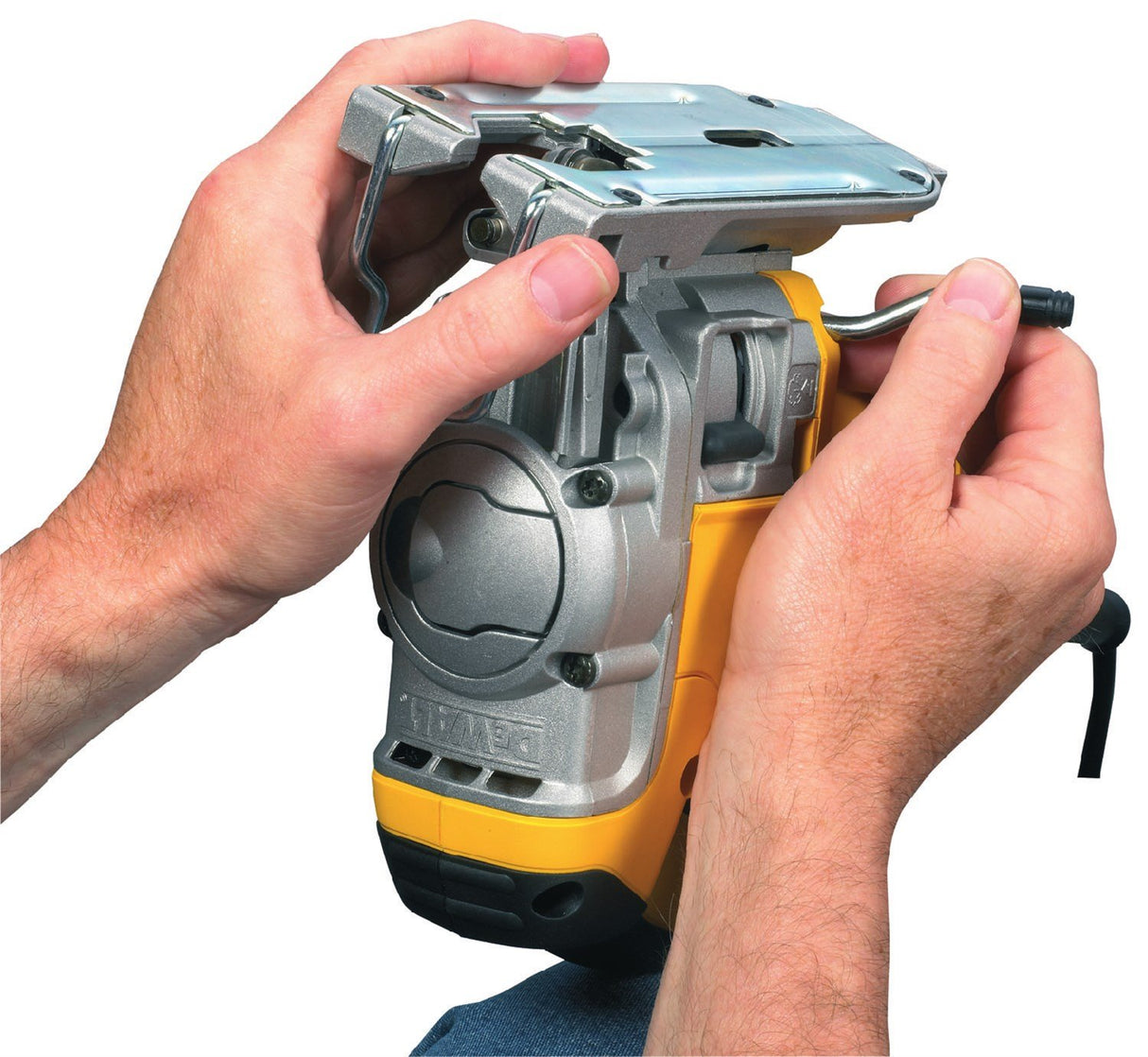 DEWALT DW331KT-QS - Sierra de Calar 701W, Velocidad Variable 0-3100 cpm, Corte en Madera 135 mm, Metal 12 mm, Acción Pendular, Cambio Rápido de Hoja, Base Ajustable, Inc. Maletín TSTAK de Transporte