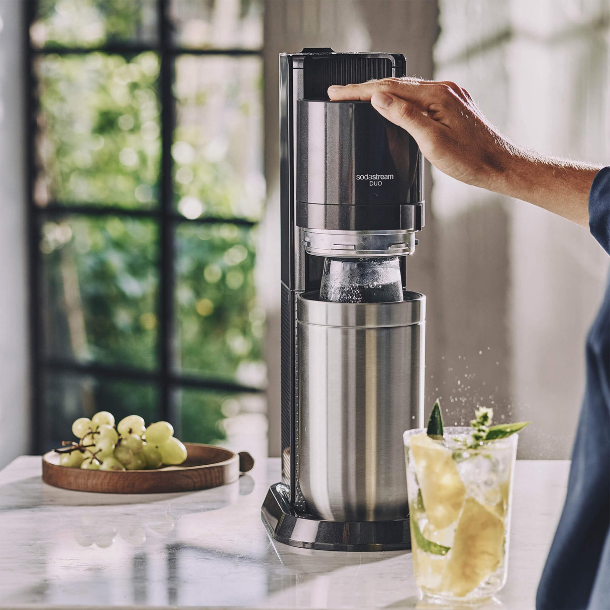 Sodastream Duo - Máquina de agua con gas y soda para jarra de cristal | Pack 1 jarra de cristal 1L + 1 botella 1L acabado acero inoxidable lavavajillas + 1 recarga de gas de 60 L para Clipser, color