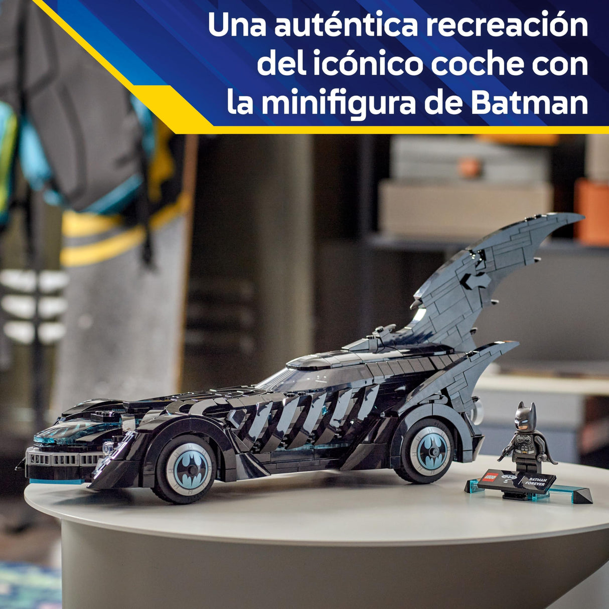 LEGO DC Batman Batmóvil de Batman Forever - Coche de Superhéroe de Juguete y Minifigura - Habitáculo Que se Abre e Interior Detallado - Regalo para Niños y Chicos de 12+ Años 76304
