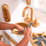 KidKraft Cocina de Juguete Vintage Blanca para niños con Teléfono y Nevera Vintage, cocinita Infantil con Juego de 27 Utensilios, Juguetes niños 3+ años (53445) Exclusivo en Amazon