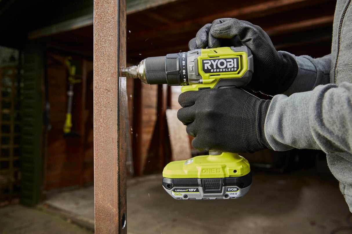 RYOBI ONE+ 18V Taladro percutor sin escobillas – 54 Nm, mandril 13 mm, 2 velocidades (0–450/0–1.700 rpm), 24 posiciones de par – Incluye baterías 2,0 Ah + 4,0 Ah y cargador