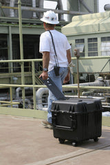 PELI 0340 contenedor Protector con Asas Grandes y robustas para el Transporte de Equipos Profundos, IP67 estanco, 96L de Capacidad, Fabricado en EE.UU., sin Espuma, Color Negro (0340-001-110E)