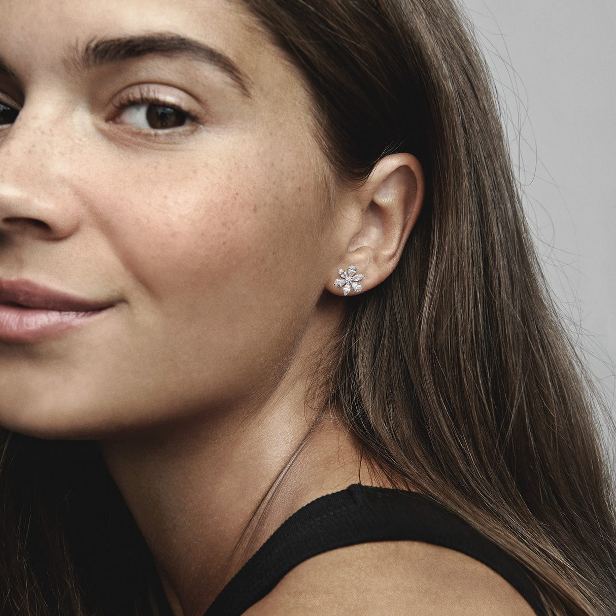 Pandora Timeless Pendientes de botón con diseño centelleante Herbarium Cluster chapados en oro rosa de 14 quilates con una mezcla única de metal y circonitas cúbicas transparentes