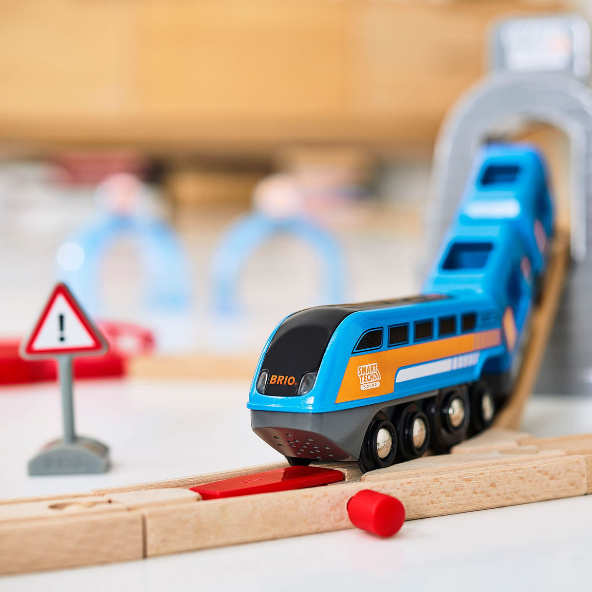 BRIO Set ferroviario con túneles de acción Smart Tech
