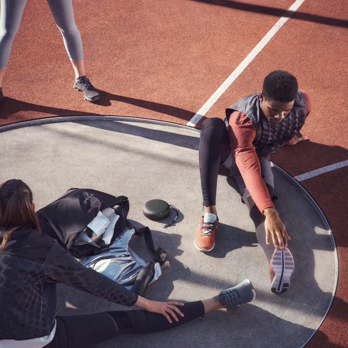 Bang & Olufsen Beosound A1 (2.ª Gen) Altavoz Bluetooth Inalámbrico Portátil Resistente al Agua y al Polvo con Sonido de 360 Grados, Alexa y Speakerphone, hasta 18 Horas de Batería - Oxygen