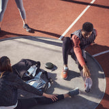 Bang & Olufsen Beosound A1 (2.ª Gen) Altavoz Bluetooth Inalámbrico Portátil Resistente al Agua y al Polvo con Sonido de 360 Grados, Alexa y Speakerphone, hasta 18 Horas de Batería - Oxygen