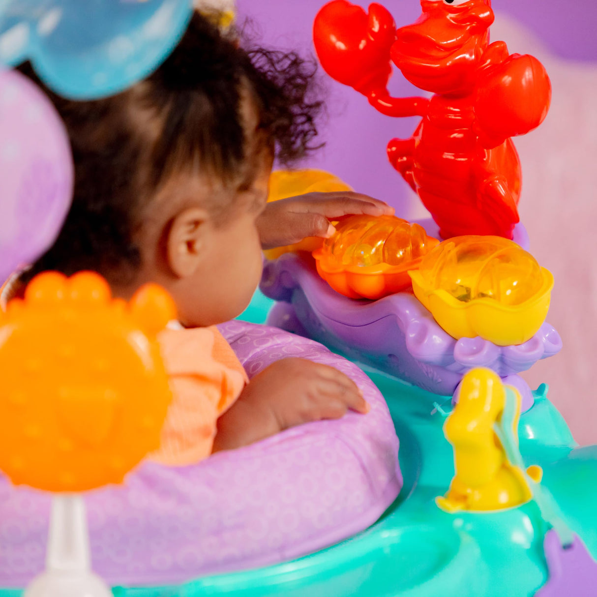 Bright Starts, Sea of Activities: Saltador de Actividades para Bebés de La Sirenita de Disney, con Juguetes Interactivos, Luces y Música, Incluye Princesa Ariel, 6-12 Meses (Azul)