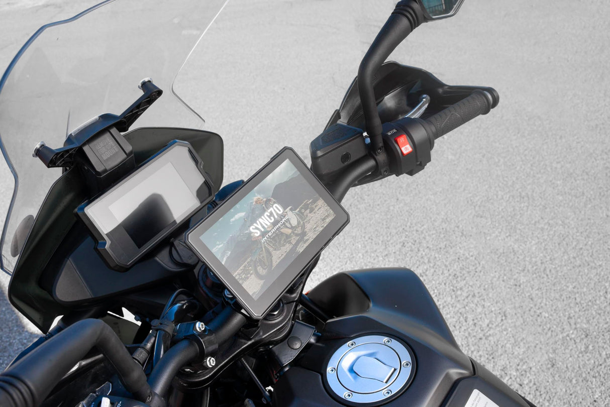 INTERPHONE SYNC70 Carplay - Pantalla para Moto Apple y Android – Pantalla de 7 Pulgadas WiFi y Bluetooth con detección de ángulo Muerto y cámaras duales – Pantalla Carplay con Soporte QUIKLOX, IP66