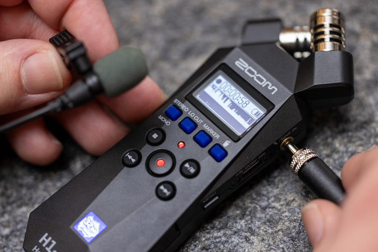 Zoom H1essential Grabadora portátil estéreo (2024 Model, Essential Series) a 32-Bit con coma flotante, accesibilidad, micros X/Y, micrófono USB, para músicos, podcasters, cineastas