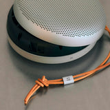 Bang & Olufsen Beosound A1 (3ª Generación) Altavoz Bluetooth Portátil Impermeable con 3 Micrófonos, Certificado C2C - Natural Aluminium