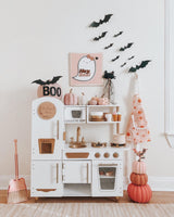 KidKraft Cocina de Juguete Vintage Blanca para niños con Teléfono y Nevera Vintage, cocinita Infantil con Juego de 27 Utensilios, Juguetes niños 3+ años (53445) Exclusivo en Amazon