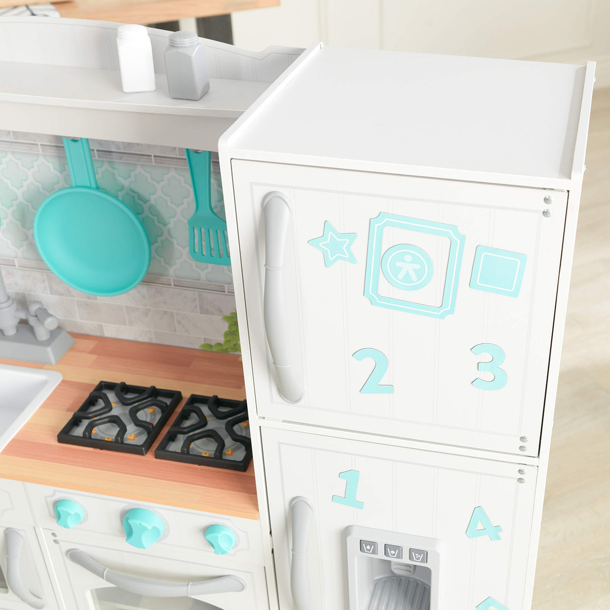 KidKraft Cocina de Juguete Countryside de Madera para niños con imanes Nevera, dispensador de Cubitos de Hielo y Accesorios Incluido, Juguetes niños 3+ años (53424) Exclusivo en Amazon