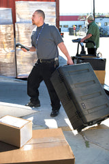 PELI 1730 contenedor de transporte grande con ruedas de alta resistencia y a prueba de golpes, IP67 estanco e impermeable al polvo, 167L de capacidad, fabricado en EE.UU., sin espuma, color negro
