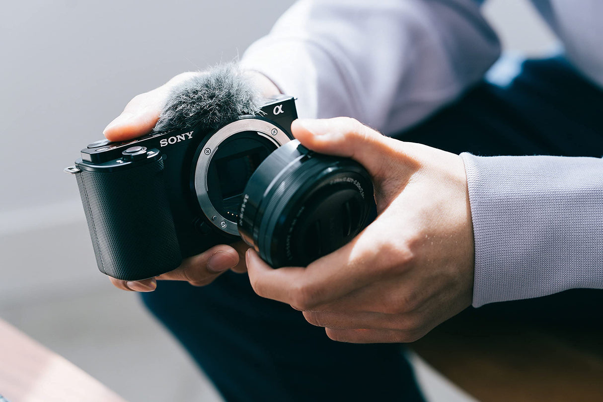 Sony Alpha ZV-E10L - Cámara vlog sin espejo de objetivos intercambiables con lente de kit Power Zoom de 16-50 mm f/3.5 - 5.6, pantalla de ángulo variable para vlogging, color negro