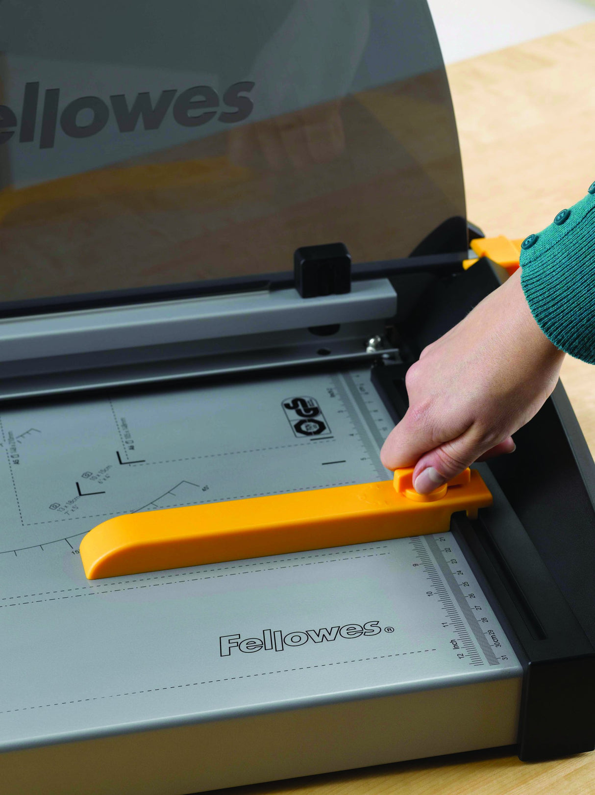 Fellowes Plasma A3 - Guillotina de papel tamaño A4, capacidad de corte 40 hojas, color negro y gris