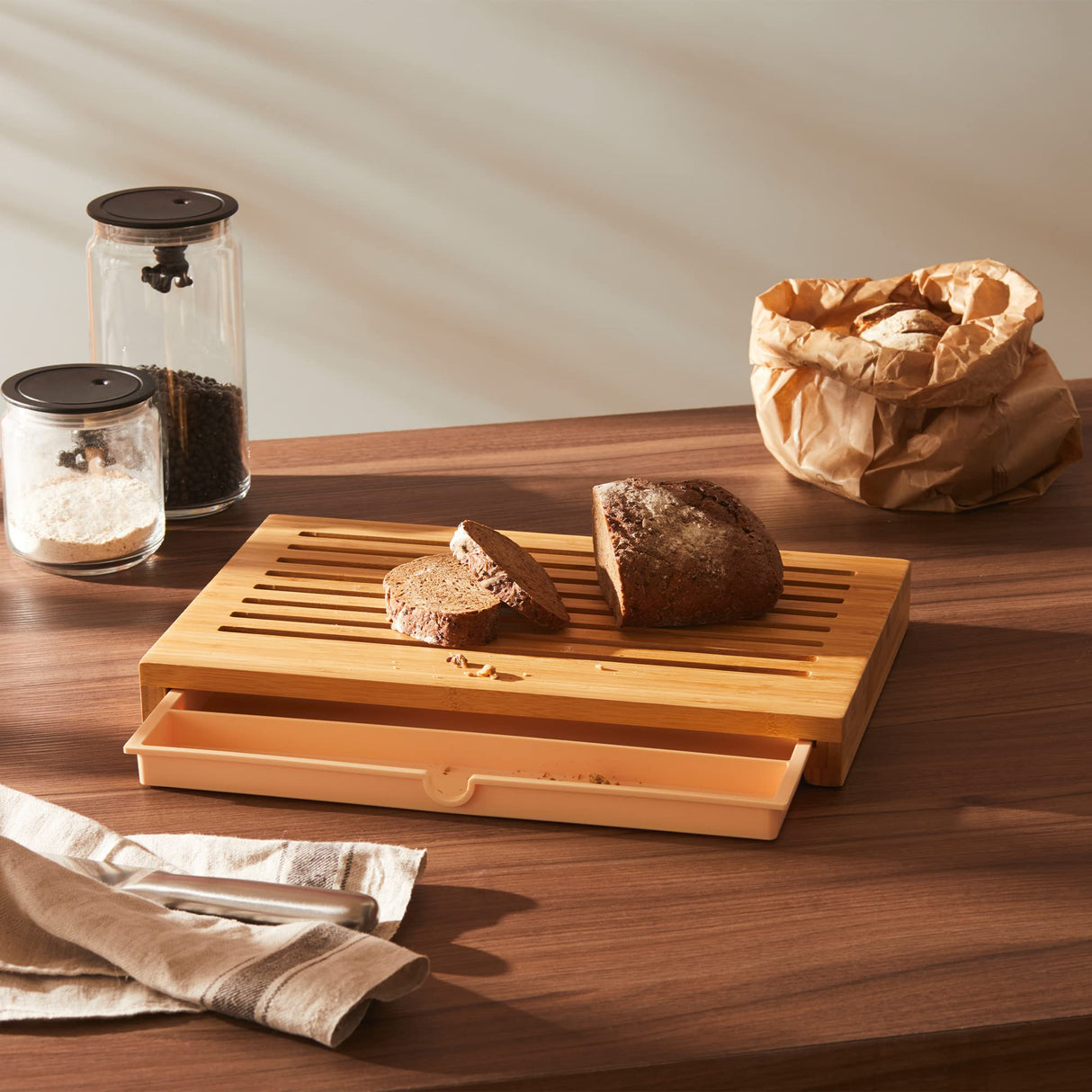 Alessi | GAG02 Sbriciola Tabla de Cortar de Bambú con Recogedor