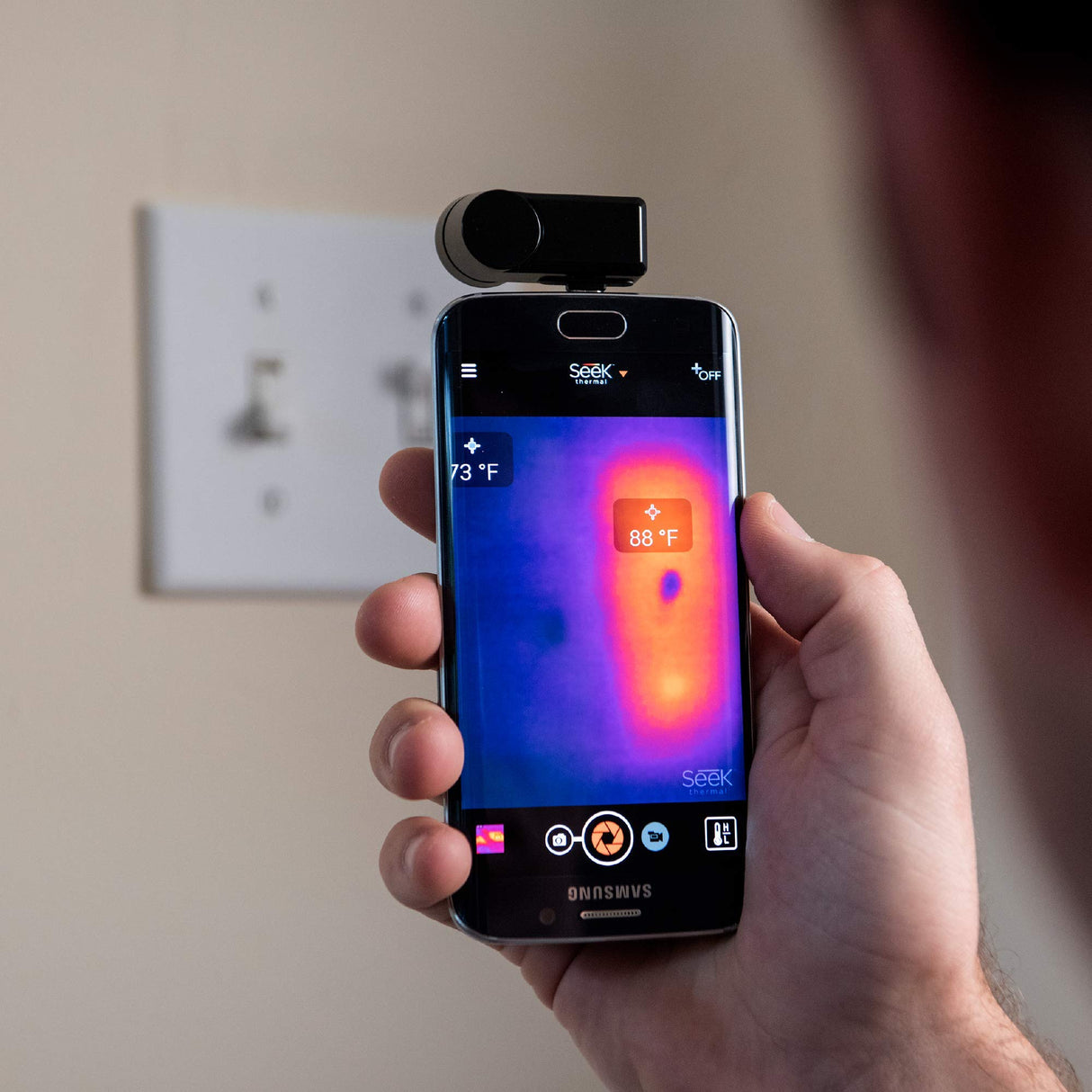 Seek Thermal Compact Cámara de imagen térmica con conector USB-C y carcasa hermética protectora para dispositivos iPhone, Negro