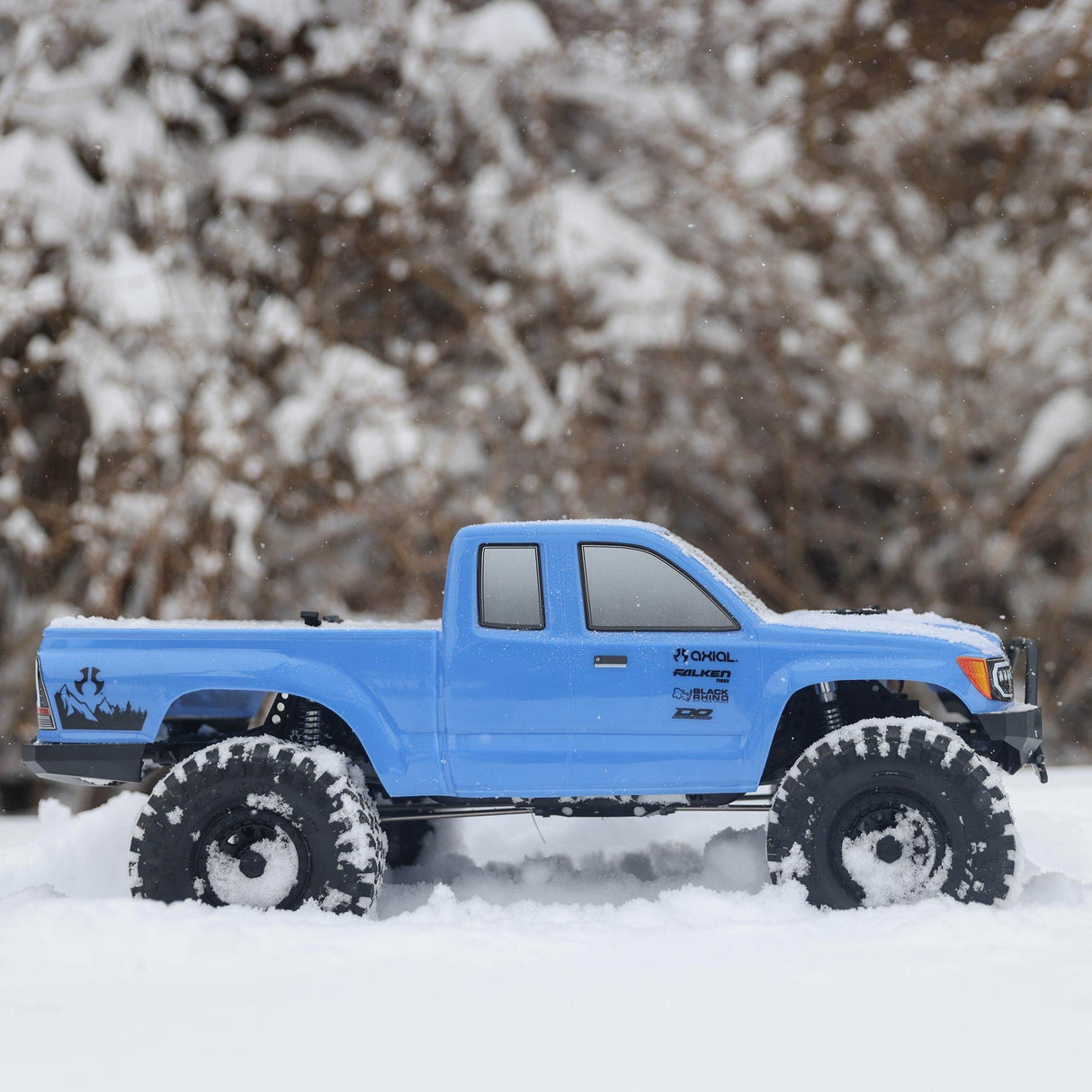 Axial RC Truck 1/10 SCX10 III Base Camp 4WD Rock Crawler RTR Cepillado (batería y Cargador no incluidos), Azul, AXI03027T1