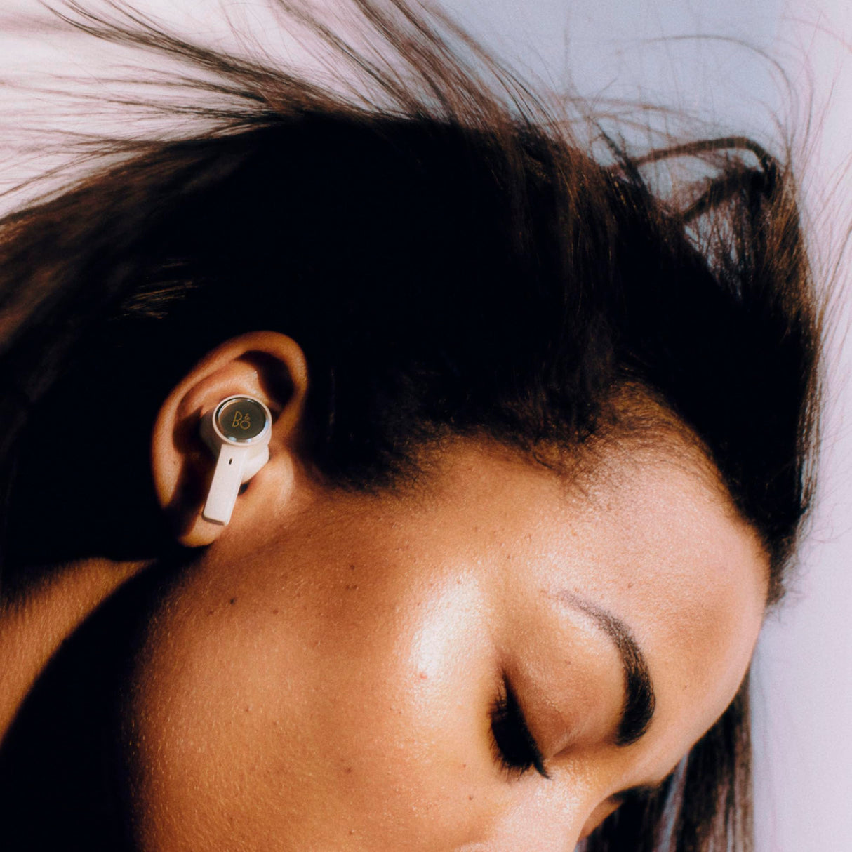 Bang & Olufsen Beoplay EX Auriculares Inalámbricos Bluetooth InEar con Cancelación de Ruido, 6 Micrófonos, Audífonos Impermeables para el Trabajo, Deportivo y Tiempo Libre Gold Tone