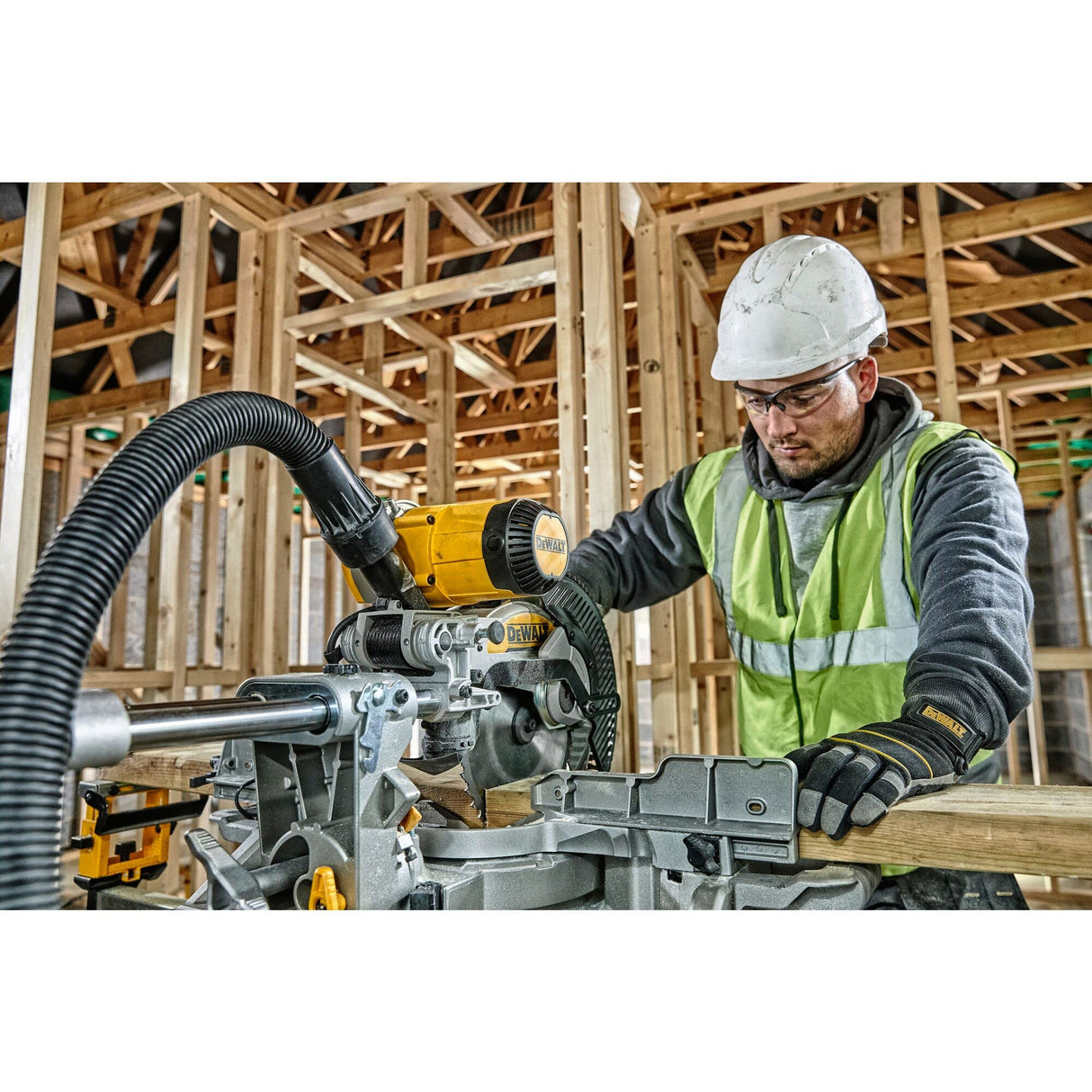 DEWALT Sierra de panel DWS727 de 1650 W (250 mm, con limitador de profundidad de corte, inclinación y ángulo de inglete infinitamente ajustable, pantalla de línea de corte (XPS), incluye hoja de