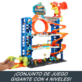 Hot Wheels City “Let's Race - ¡a Correr!” Netflix - Garaje definitivo Pista para Coches de Juguete con dragón y 4 Niveles, Incluye 2 vehículos, +4 años (Mattel HKX48)