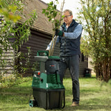 Bosch Home and Garden desmenuzadora silenciosa de jardín AXT 22 D (2200 W; apta para madera, setos y zarzas; caja recogida integrada 53 L; en embalaje cartón)
