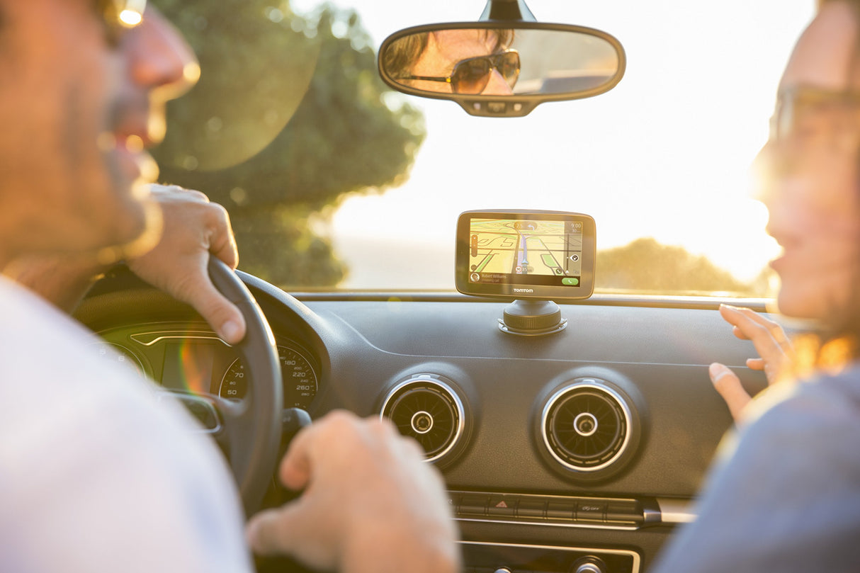TomTom GO 620 - GPS para Coche, 6 Pulgadas, llamadas Manos Libres, Siri, Google Now, Actualizaciones Wi-Fi, Traffic mediante Smartphone y Mapas Mundiales, Mensajes de Smartphone