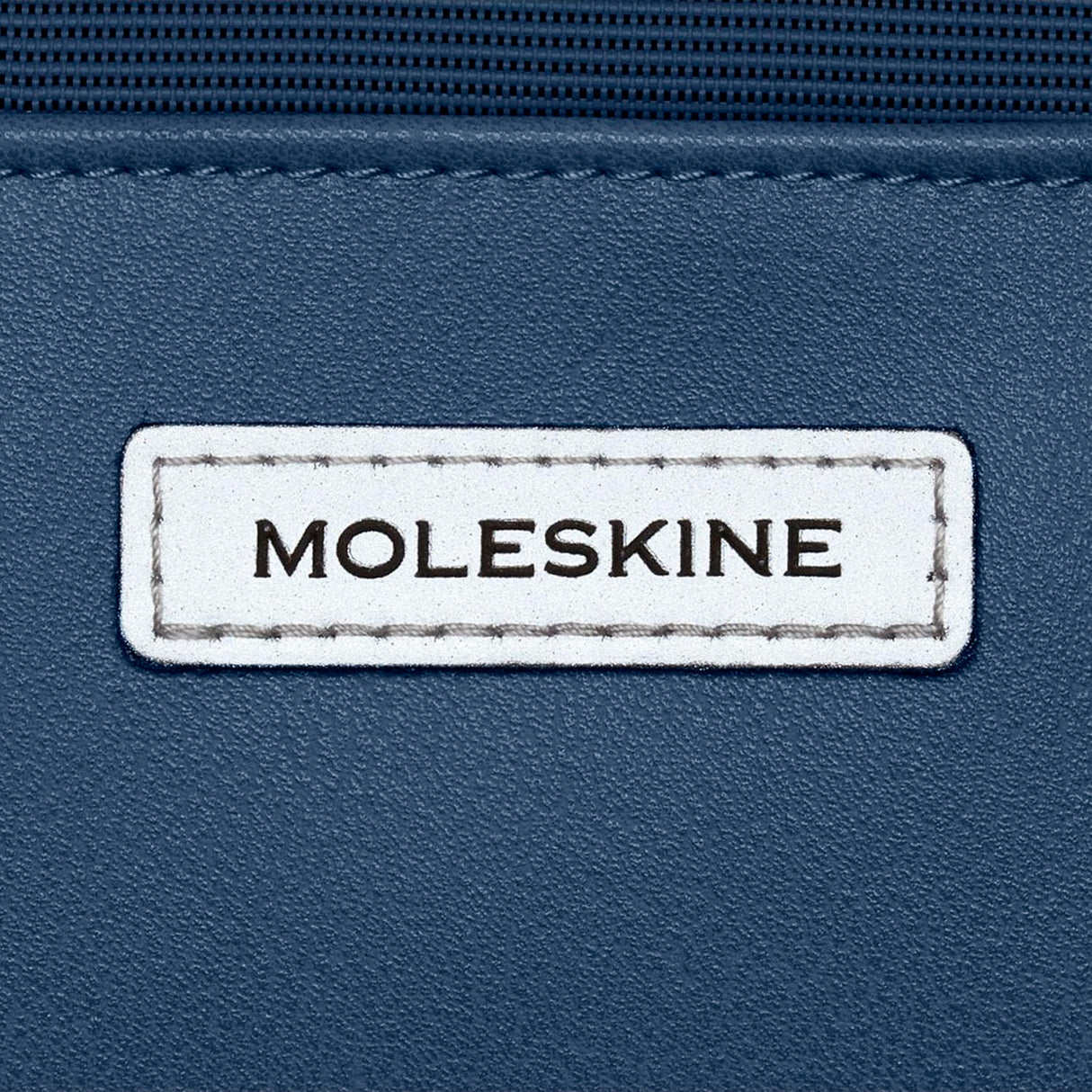 Moleskine Mochila Vertical Colección Metro, Bolso Porta Pc para Laptop, Notebook, iPad y Tablet hasta 15 Pulgadas, Dimensiones 31 x 42 x 10 cm, Color Azul Zafiro