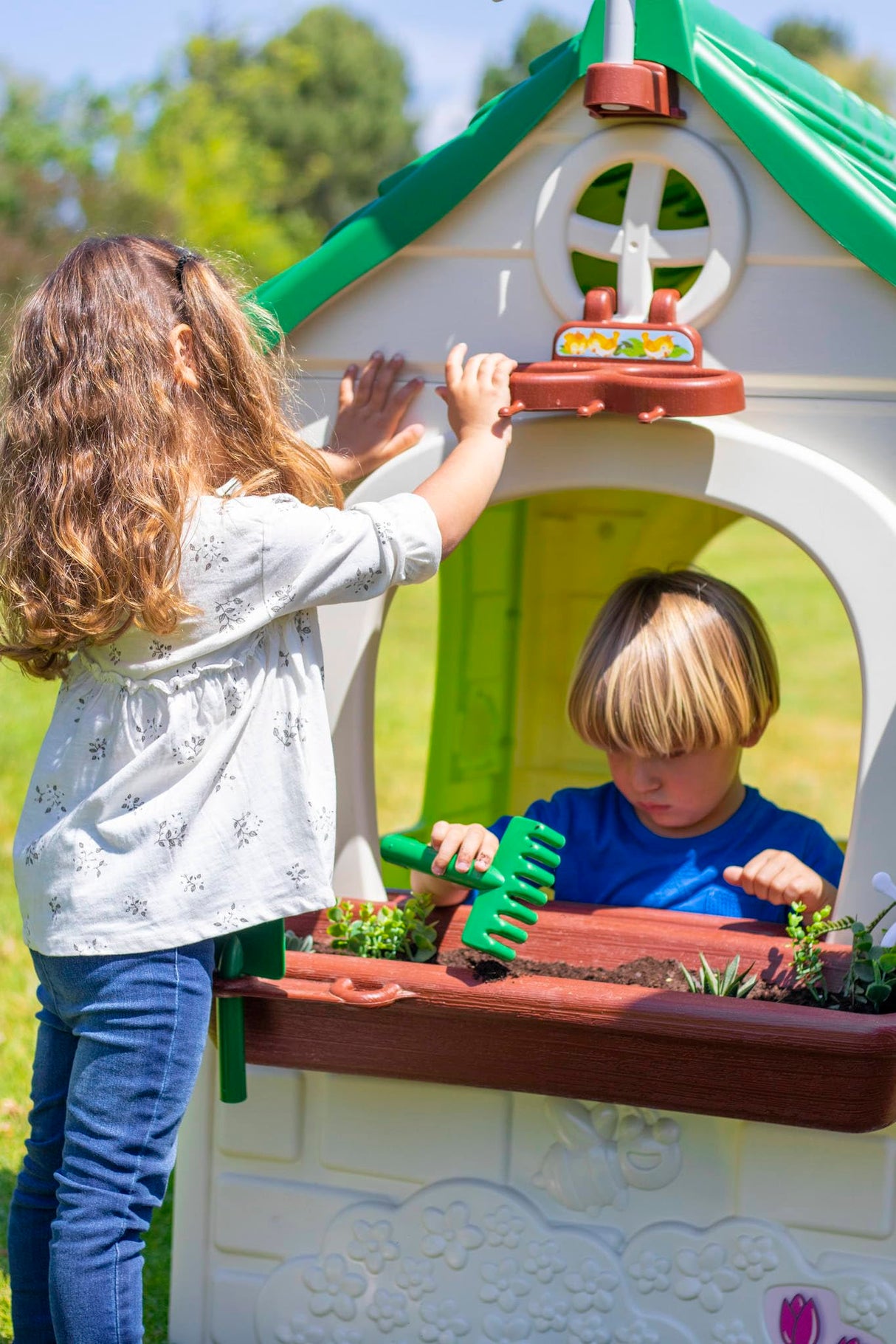FEBER - Casa Eco House, Versión Previa, Casita de Jardín Educativa con Juegos Ecológicos, Jardinera Urbana, 2 Papeleras, Molino, para niños y niñas Amantes de la Naturaleza,2 años, Famosa (800013004)
