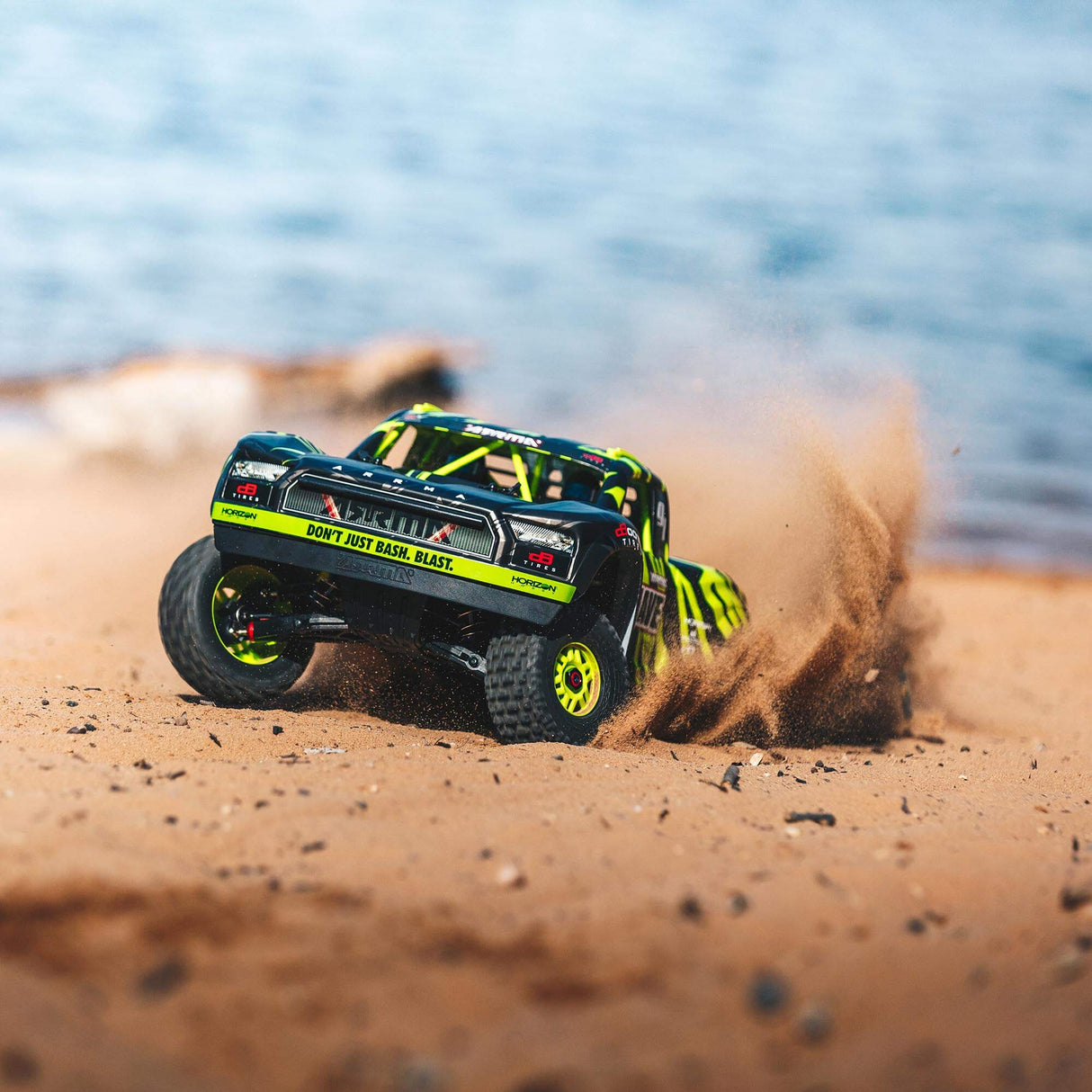 ARRMA Camión teledirigido 1/7 Mojave 6S V2 4WD BLX Desert Truck con compañía de Espectro (Listo para Ejecutar), Color Verde/Negro, ARA7604V2T1