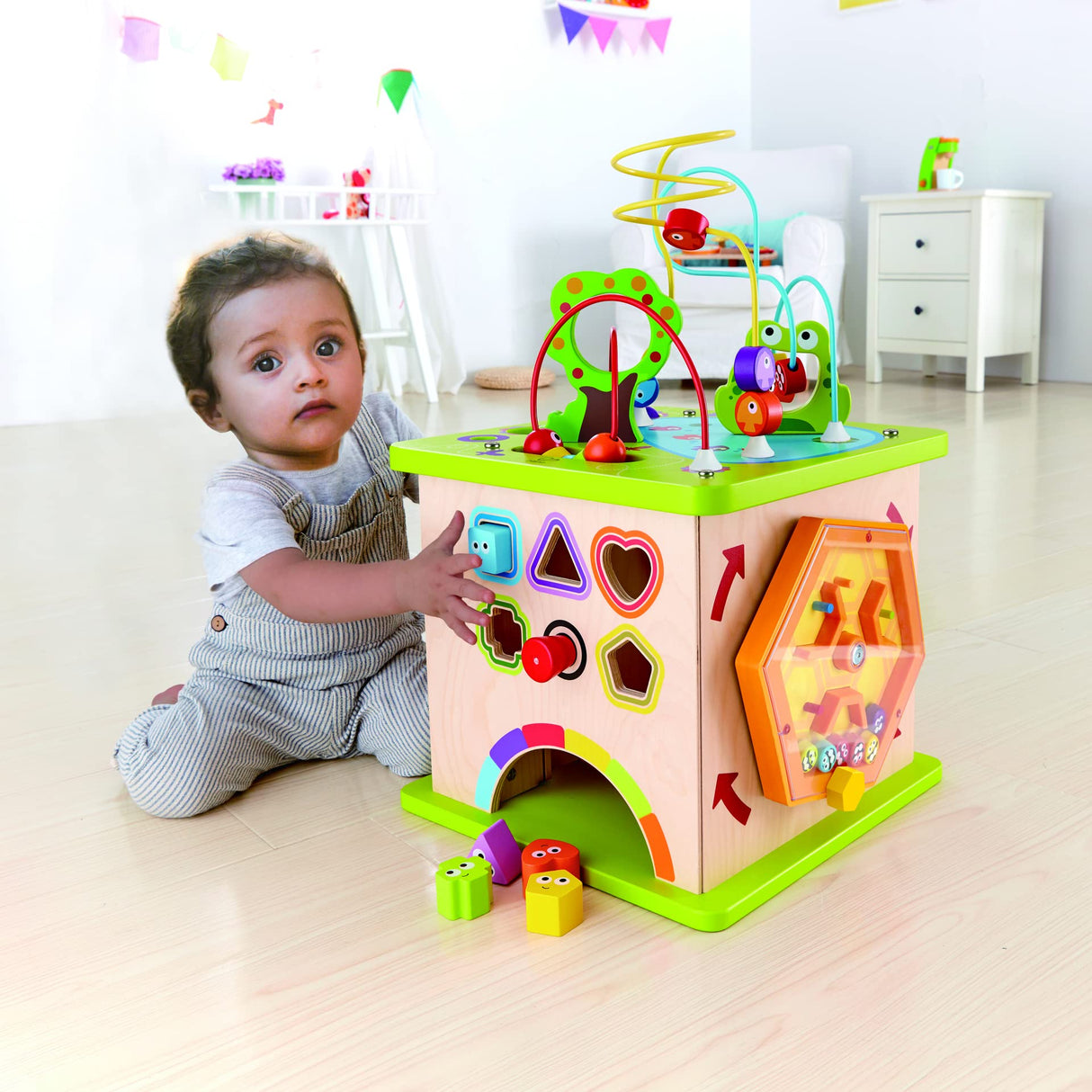 Hape Cubo de Juego de Bichitos del Campo | Rompecabezas de Aprendizaje de Madera, Centro de Actividades de 5 Caras