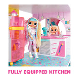 L.O.L. Surprise! OMG Fashion House Set de juego con más de 85 sorpresas - Casa de muñecas de madera con piscina, tobogán en espiral, terraza, cine, muebles convertibles y más - A partir de 4 años