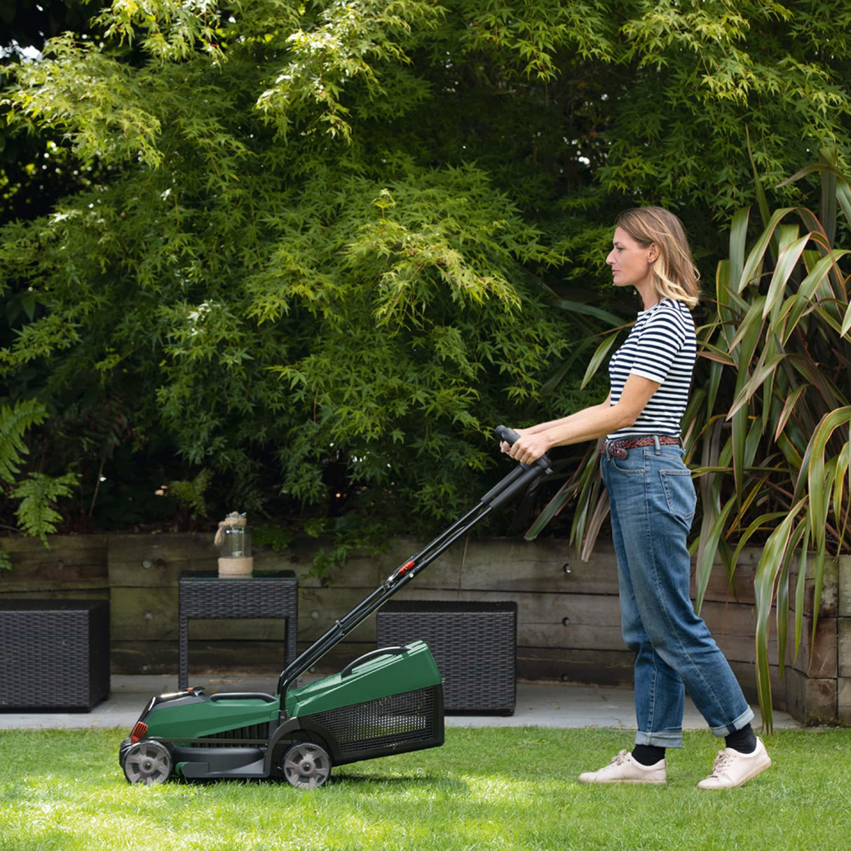 Bosch Home and Garden 06008B9A07 Cortacésped a Batería CityMower, 18 V, 1 Batería 4.0 Ah, Ancho de Corte: 32 cm, Céspedes de Hasta 300 m2, Embalaje en Caja
